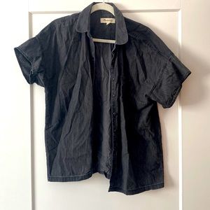 Short sleeve lightweight button up shirt in black by Madewell